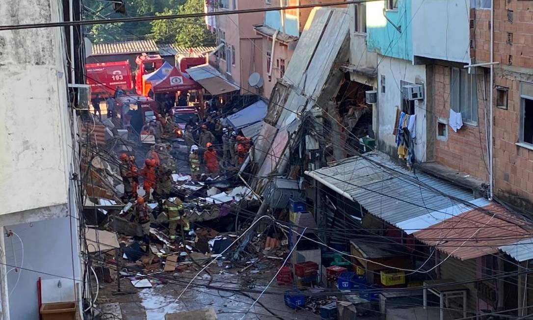 Prédio de quatro andares desabou na madrugada desta sexta no Rio de Janeiro (Foto: reprodução/O Globo)