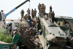 Acidente ocorreu em uma área remota da província, o que fez com que equipes de resgate demorassem para chegar ao local