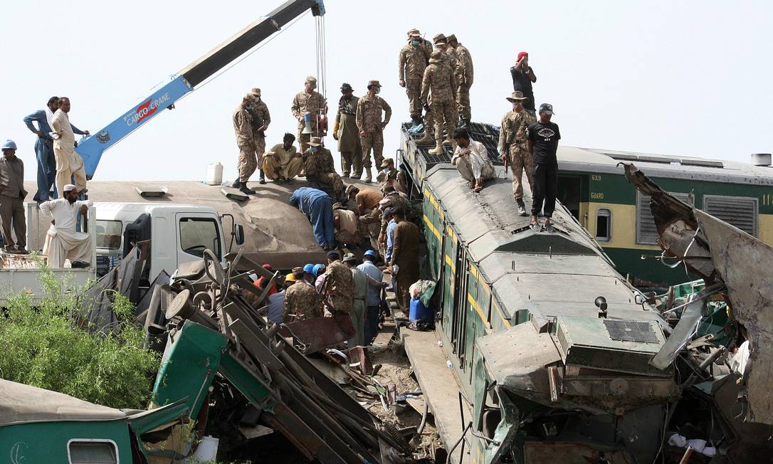 Acidente ocorreu em uma área remota da província, o que fez com que equipes de resgate demorassem para chegar ao local