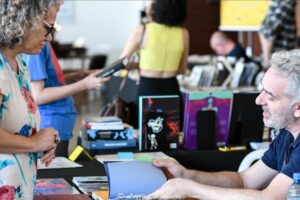 Livrarias em Goiânia se unem para enfrentar a crise durante a pandemia com feira de livros