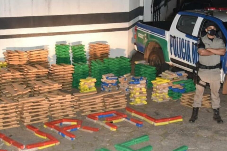 Após confronto, PM apreende 1,5 toneladas de maconha (Foto: divulgação/PM)