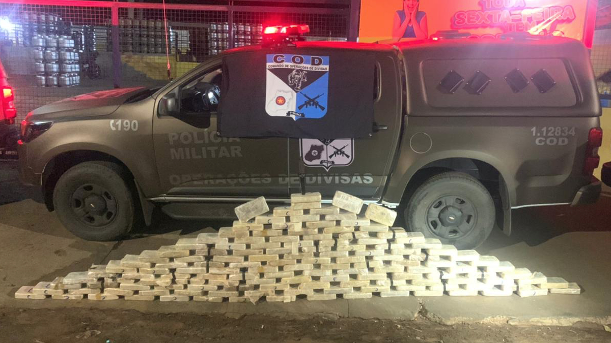 Comando de Operações de Divisas (COD) apreendeu 150 quilos de pasta base de cocaína, na GO-220, a droga está avaliada em R$ 5 milhões.