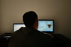 Operação contra pornografia infantil cumpre mandados em Anápolis, Aparecida, Valparaíso, Cidade Ocidental e Rio Verde, em Goiás (Foto: Singuronline.md/Reprodução)