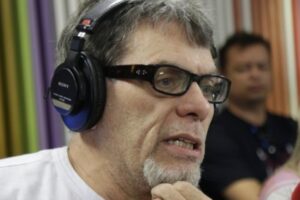 Queermuseu Adriana Varejão Roger, do Ultraje a Rigor, é condenado a pagar R$ 100 mil a artista