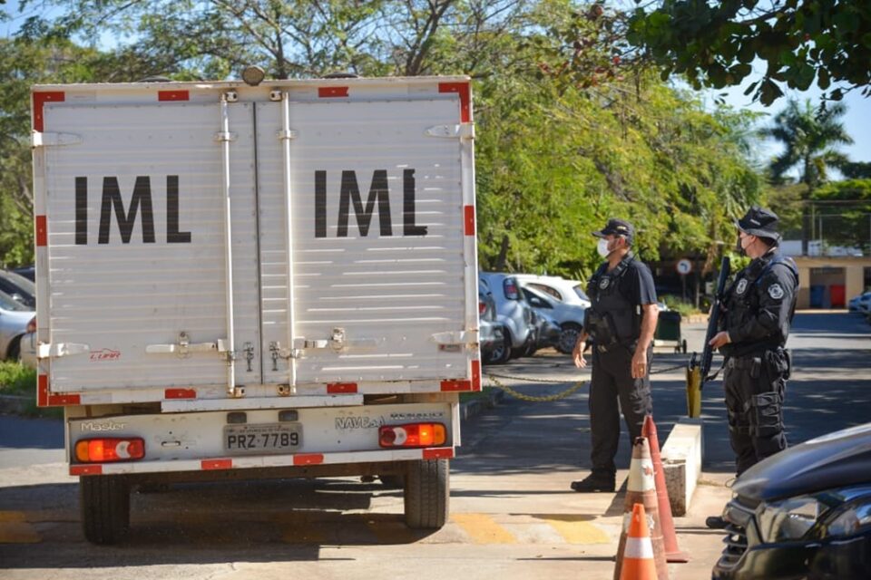 Corpo de Lázaro segue no IML, mas advogado diz que haverá sepultamento fechado