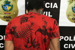 Ex-namorado enviou foto com arma horas antes de matar mulher e fugir a cavalo em Inhumas, diz polícia. Ele não aceitava o fim do namoro