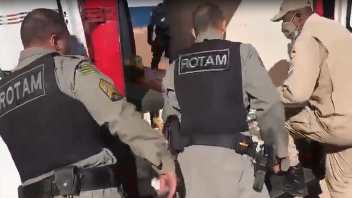 "Se entrar vai levar tiro na cara", teriam sido as últimas palavras de Lázaro