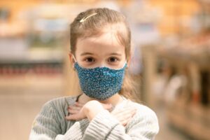 Lorena viu a filha Maria, de 1 ano e 5 meses, morrer em seus braços. Com diagnóstico tardio, Lucas, de 1 ano, filho de Jéssika, - Brasil é o 2º país com mais mortes por covid de crianças na faixa de 0 a 9 anos