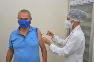 CAmpanha de vacinação contra Influenza, em Aparecida (Foto: Claudivino Antunes/SecomAparecida