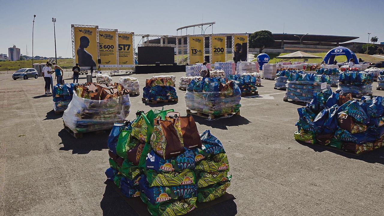 Ação irá beneficiar 13,3 mil famílias no Estado. A entrega é feito à lideranças para que elas distribuam os donativos à comunidade