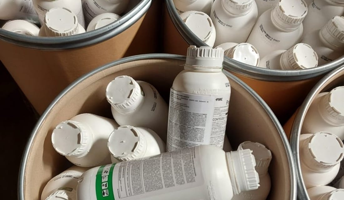 Força-tarefa fecha fábricas de agrotóxicos falsificados em Aparecida e Goiânia - Uma força-tarefa realizada nesta quinta-feira (10) fechou duas fábricas clandestinas que comercializavam agrotóxicos falsificados e roubados