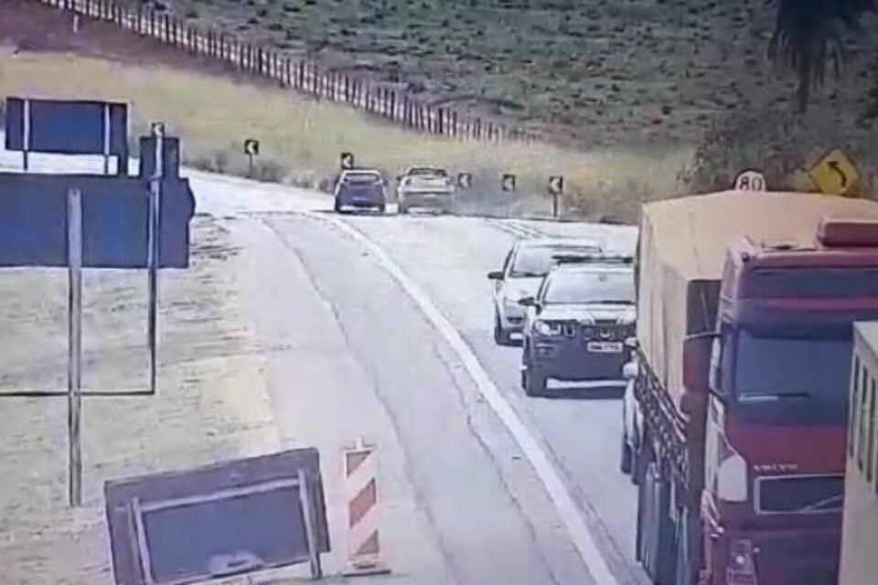 Policiais rodoviários flagraram mais de 2,7 mil infrações de trânsito, sendo que 948 foram apenas de ultrapassagens proibidas