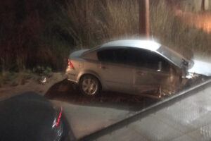 Um acidente de trânsito envolvendo dois carros deixou quatro pessoas feridas, na GO-338, na cidade de Pirenópolis