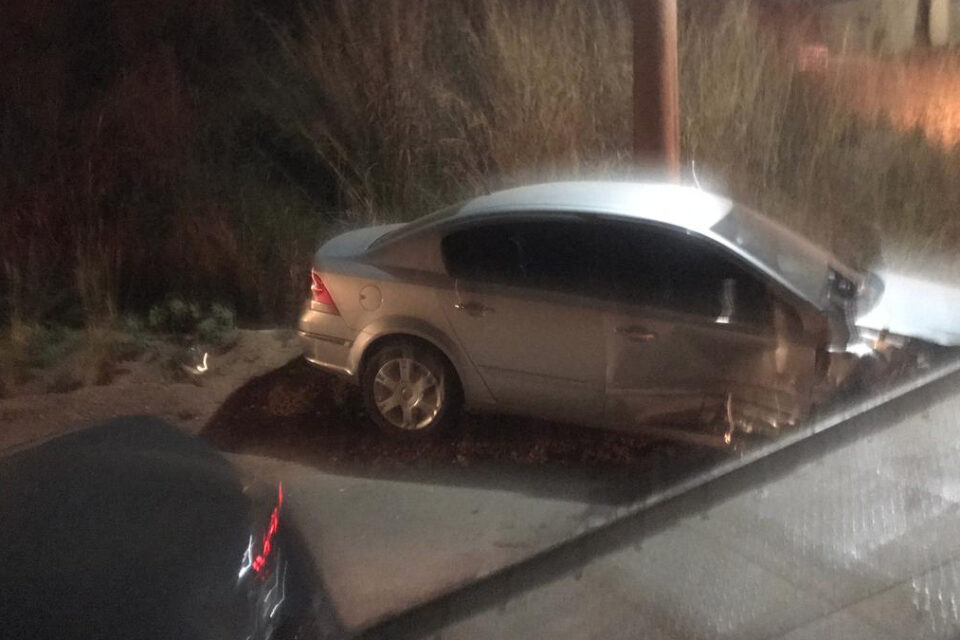 Um acidente de trânsito envolvendo dois carros deixou quatro pessoas feridas, na GO-338, na cidade de Pirenópolis