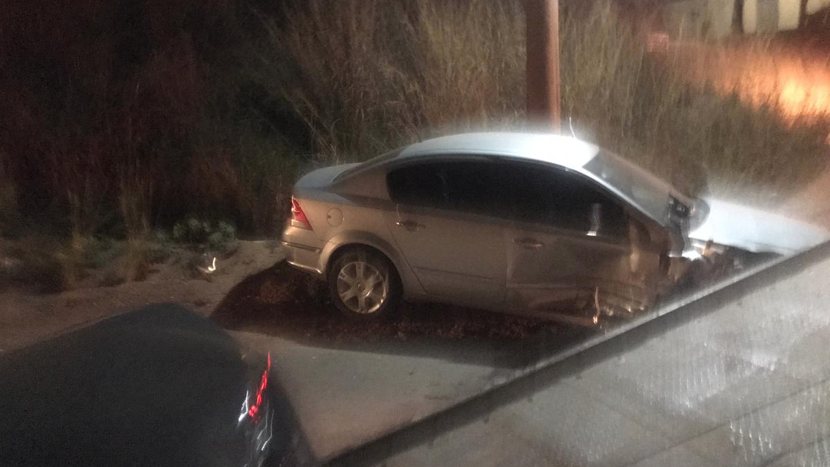 Um acidente de trânsito envolvendo dois carros deixou quatro pessoas feridas, na GO-338, na cidade de Pirenópolis