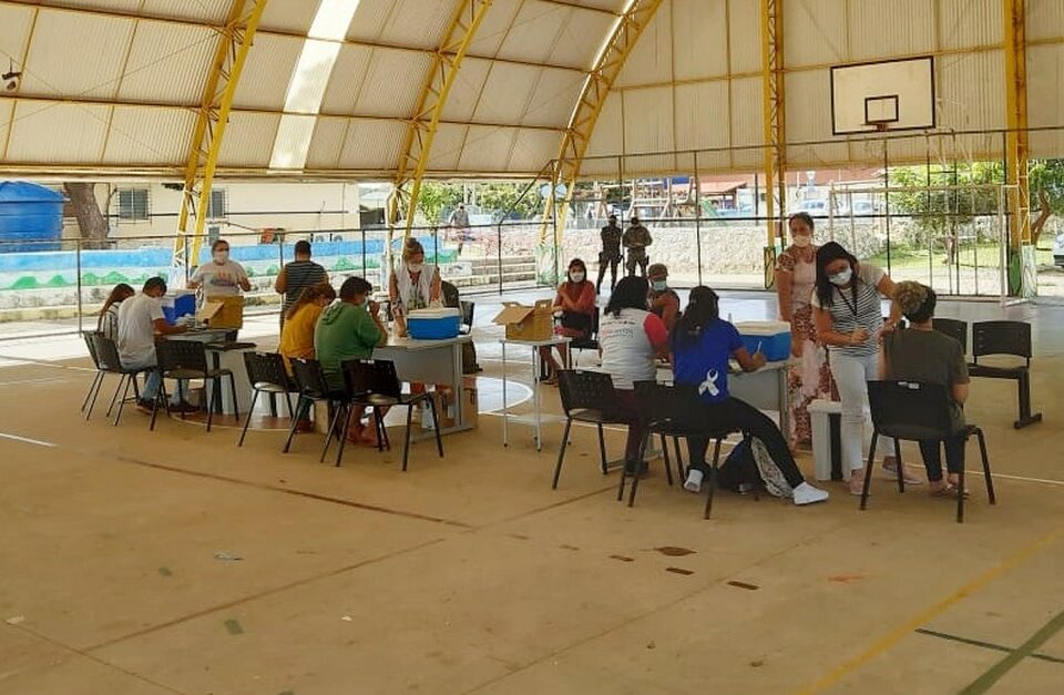 Segundo a administração municipal, a ilha conta com 3,8 mil pessoas nessa faixa etária aptas a receber a vacina