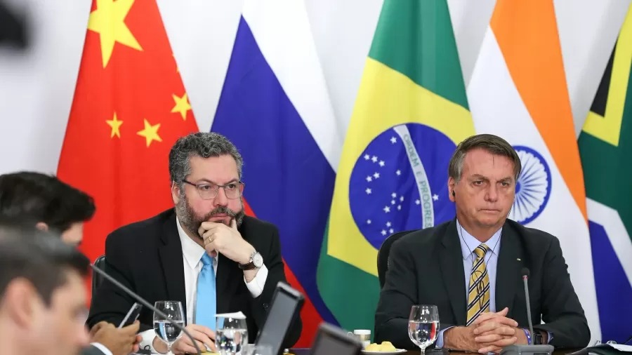 Ex-ministro Ernesto Araújo critica postura de Bolsonaro em relação a Rússia