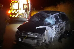 Um acidente entre dois carros causou a morte de um homem e deixou outras três pessoas feridas, na BR-020, na cidade de Posse