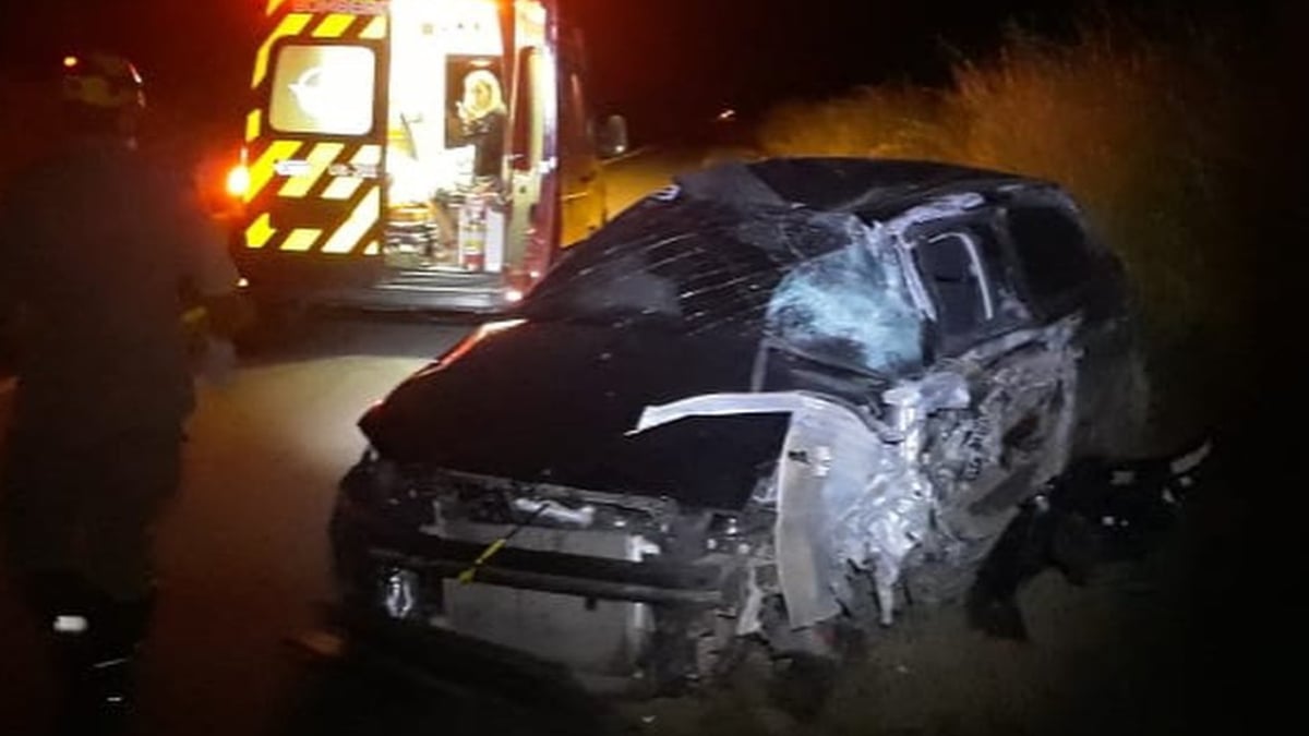 Um acidente entre dois carros causou a morte de um homem e deixou outras três pessoas feridas, na BR-020, na cidade de Posse