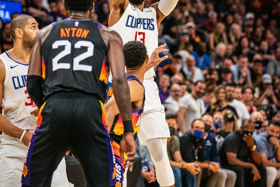 Clippers vence Suns Paul George