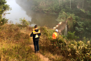Vazamento em barragem mobiliza defesa civil mineira