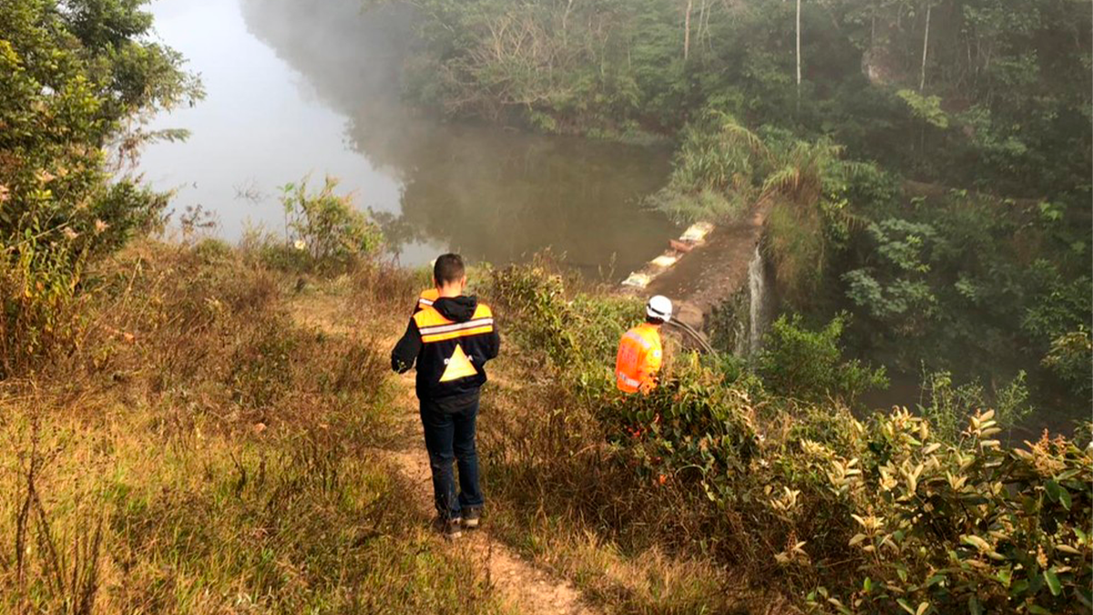 Vazamento em barragem mobiliza defesa civil mineira