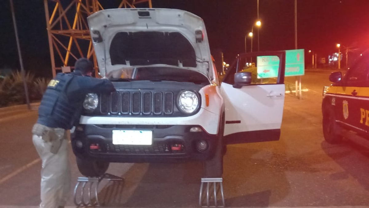 Carro roubado duas vezes no Rio de Janeiro é encontrado com placas clonadas em Rio Verde. Motorista foi preso suspeito de receptação