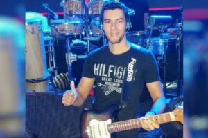 Familiares contam que o homem chegou a realizar troca de cordas do violão para um show que faria no dia seguinte, o que não aconteceu c