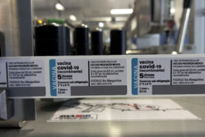 Fiocruz recebe novo carregamento de ingrediente farmacêutico ativo