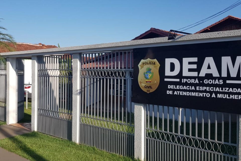 Polícia indicia um médico após ele colocar o pênis ereto para fora da calça e o esfregar em uma paciente durante exame, em Iporá