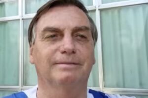 Presidente Jair Bolsonaro fala dos policiais que procuram Lázaro em Goiás (Foto: Reprodução)