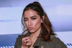 Anitta perfume tatuagem Porduto deve custar até R$ 100. Anitta anuncia perfume para região íntima; tatuagem da cantora deve ser a logomarca