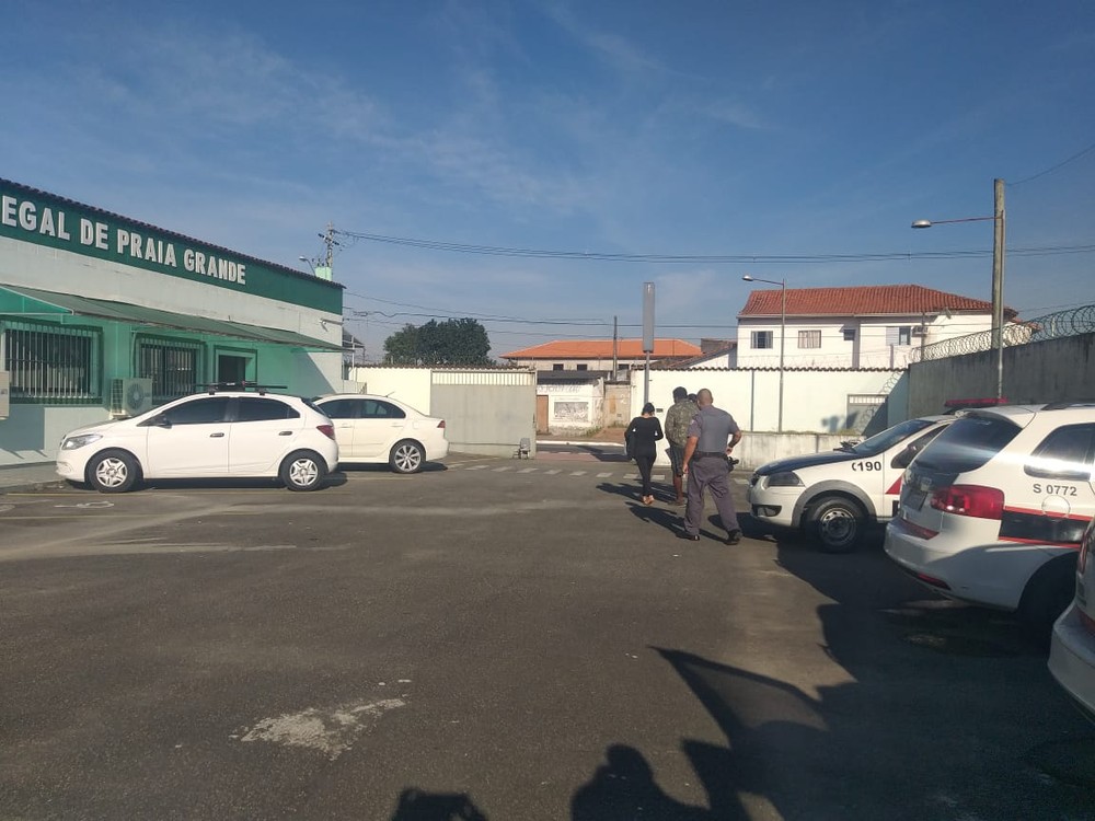 Perícia encontrou o sêmen do PM na farda e o celular da jovem dentro da viatura. Porém, mesmo assim, o juiz entendeu que a jovem "nada fez para sair daquela situação" 