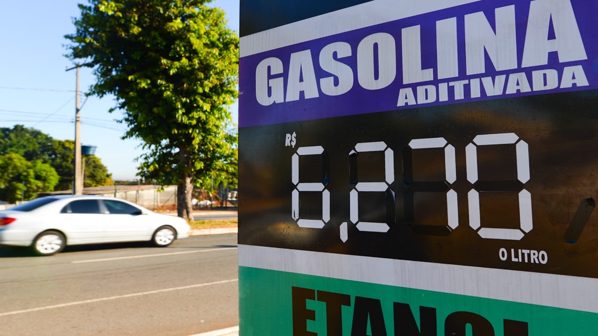 Motoristas reclamam do preço dos combustíveis em Goiânia. (Foto: Jucimar de Sousa/Mais Goiás)