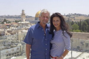 Catherine Zeta-Jones diz que união com Michael Douglas ajudou contra assédio