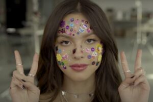 Casa Branca recruta Olivia Rodrigo para incentivar vacinação de jovens Olivia Rodrigo é acusada de plágio por Courtney Love Sour Olivia Rodrigo estreia álbum 'Sour' no topo da Bilboard; ouça