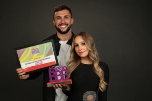 Carla Diaz desmente romance com Arthur Picoli