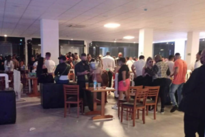 A força-tarefa de fiscalização contra a disseminação da Covid-19, da Prefeitura de São Vicente, dispersou uma festa clandestina com mais de 500 pessoas em uma marina no bairro do Japuí, por volta das 22h deste sábado (12) - Divulgação/Prefeitura de São Vicente