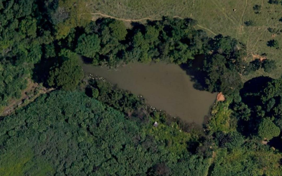 Represa em que a criança de 12 anos se afogou no Residencial Itaipu, em Goiânia (Foto: DIH)