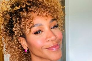 Karol Conká atribui críticas que recebe ao racismo: "Sempre está presente"