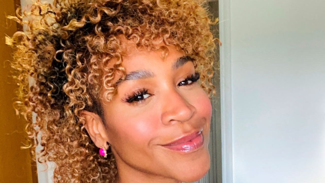 Karol Conká atribui críticas que recebe ao racismo: "Sempre está presente"