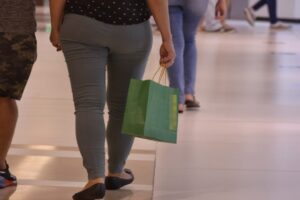 Uma pesquisa realizada pelo Procon de Anápolis apontou variação de até 510% no valor de presentes para o Dia dos Namorados. (Foto: Jucimar de Sousa/Mais Goiás)