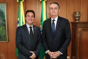 Adilson Barroso, fundador e presidente do Patriota, ao lado de Bolsonaro (Foto: Marcos Corrêa/PR)