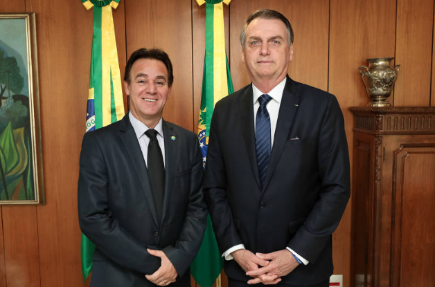Adilson Barroso, fundador e presidente do Patriota, ao lado de Bolsonaro (Foto: Marcos Corrêa/PR)
