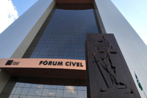 Justiça garante pensão por morte da avó à adolescente com deficiência