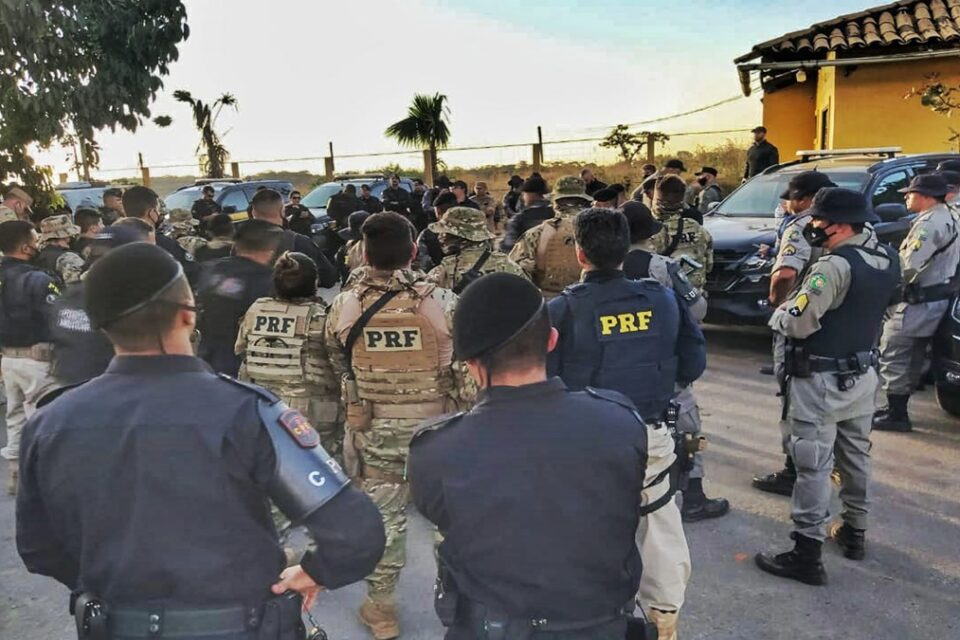 As buscas por Lázaro Barbosa Sousa, 32, apontado como autor de chacina em Ceilândia, no DF, continuam na manhã desta quinta-feira (17) (Foto: divulgação/PRF)