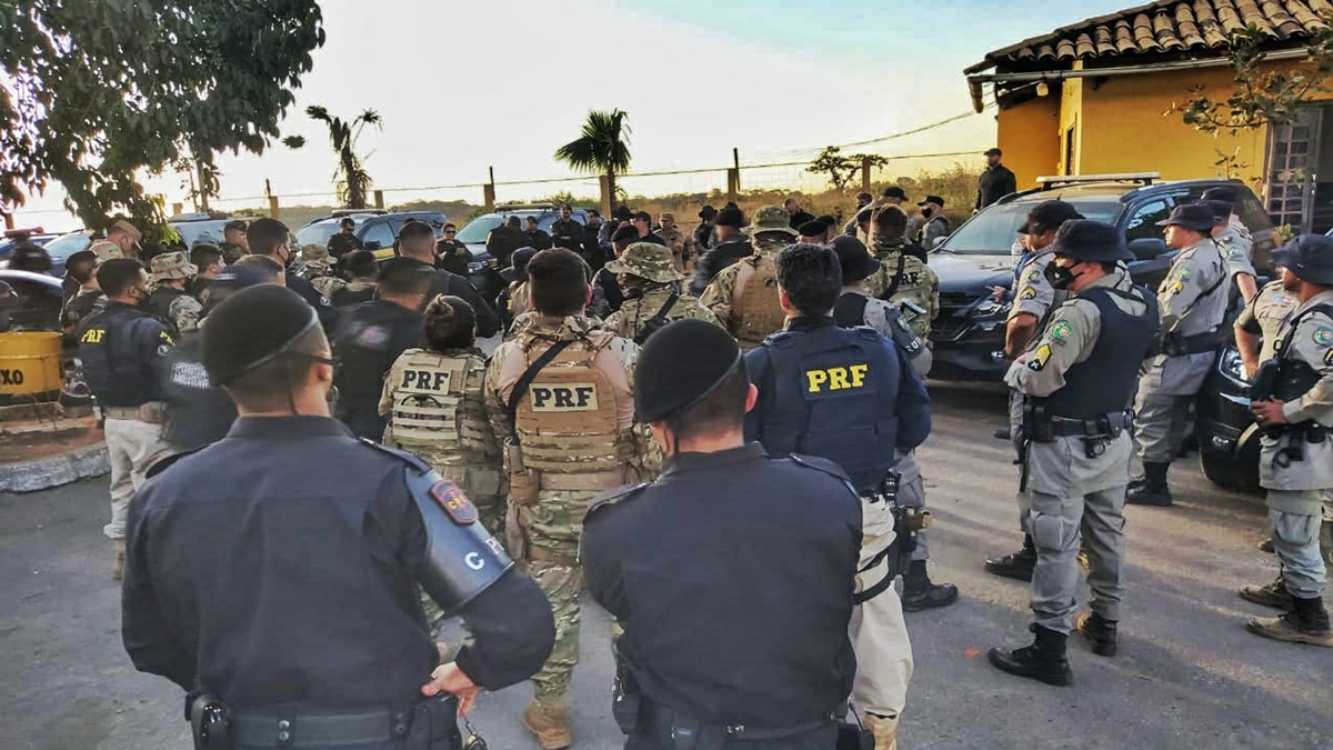 As buscas por Lázaro Barbosa Sousa, 32, apontado como autor de chacina em Ceilândia, no DF, continuam na manhã desta quinta-feira (17) (Foto: divulgação/PRF)