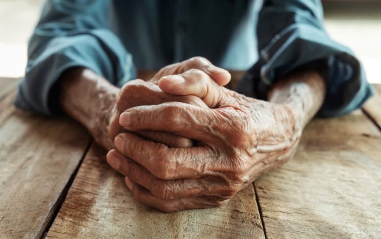 Americano com histórico de diabetes observou feridas na bolsa escrotal. Covid-19 causa infecção rara no testículo e idoso quase perde órgão