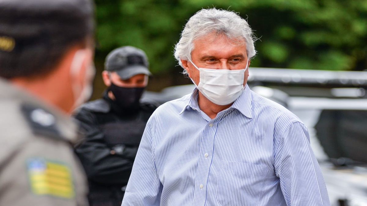 Pesquisas apontam aumento da popularidade de Caiado após anúncio de programas sociais