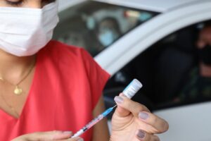 Governo de Goiás anuncia chegada de 21 mil vacinas neste sábado